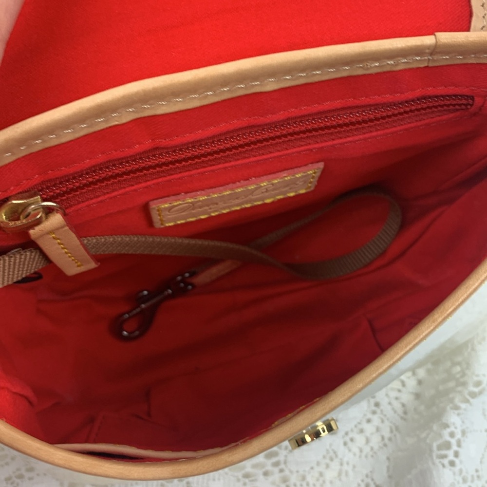Dooney & Bourke Creme Patent Leather Flap Pleated Crossbody bag Red Lined - Picture 7 of 16